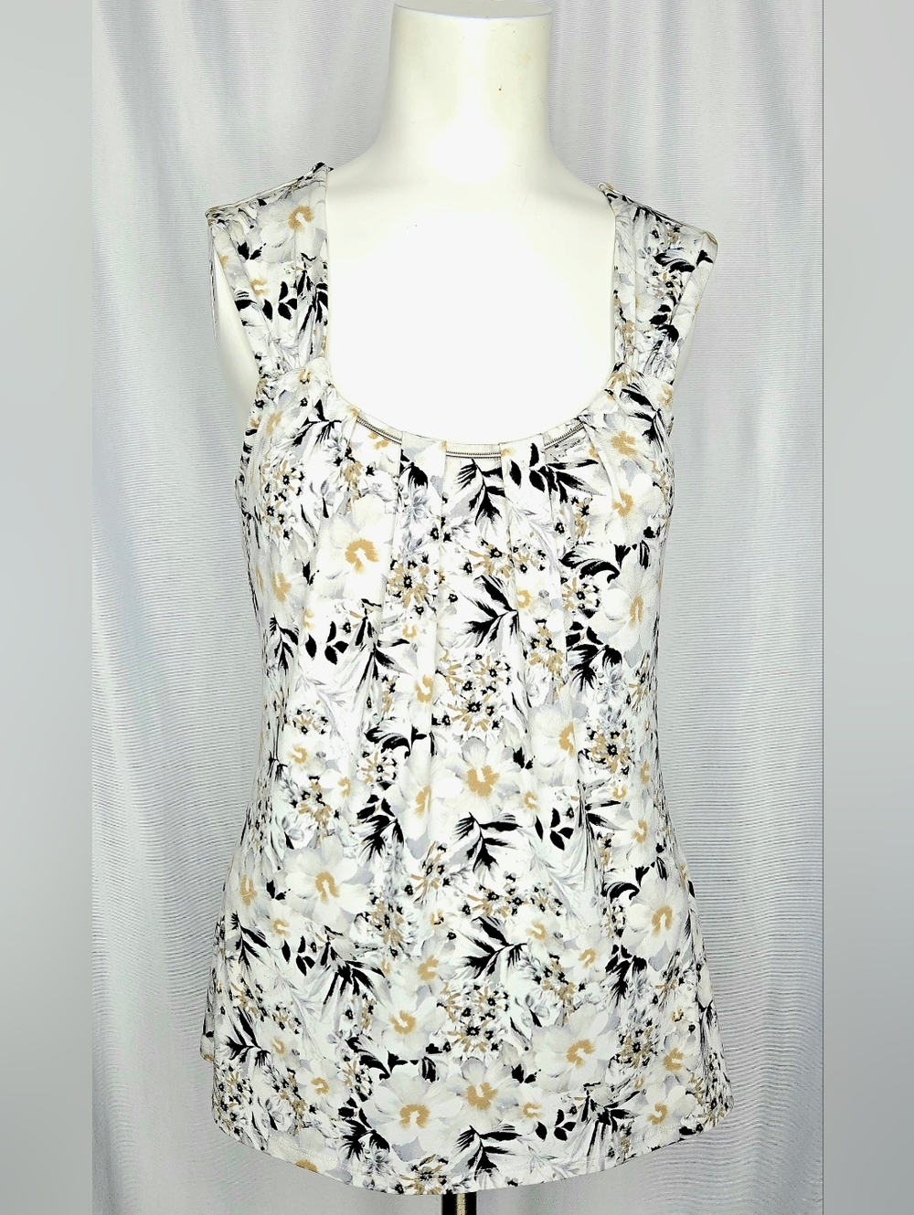 White House Black Market Floral Pleated Blouse Chain Neck Lined Top Size S NWOT